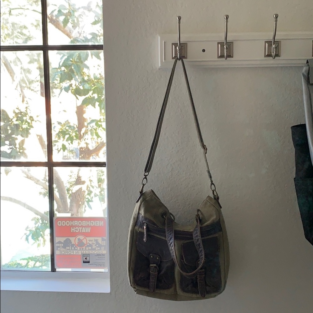 Slouchy cross body